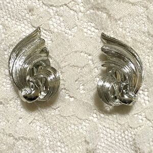 Vintage Lisner Earrings Clip Ons Silver Tone
